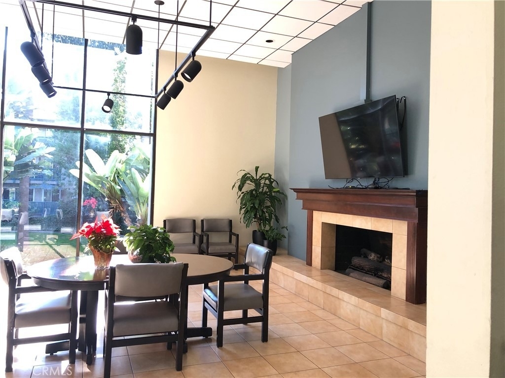 552 N Bellflower Boulevard - Photo 34