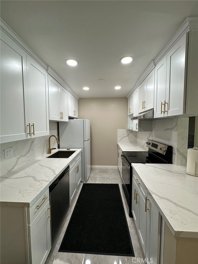 552 N Bellflower Boulevard - Photo 1