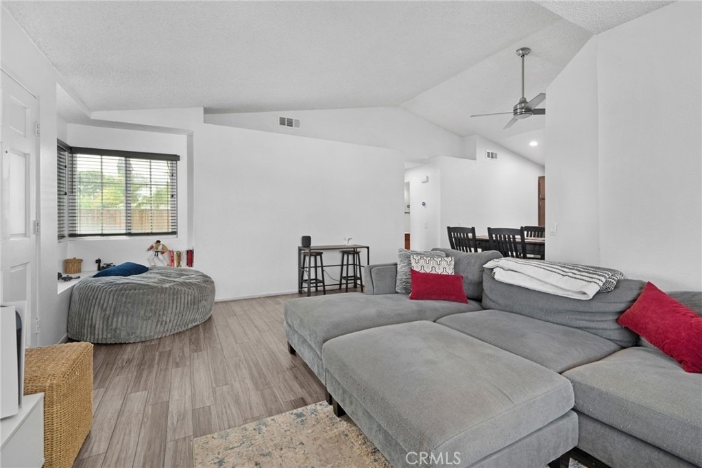 15957 Randall - Photo 5