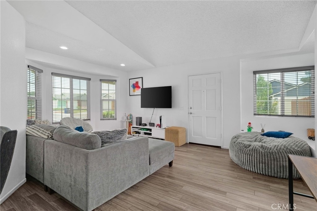 15957 Randall - Photo 4