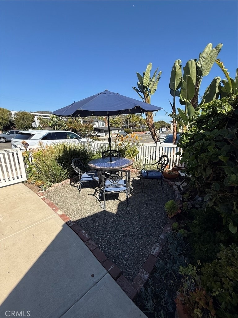953 Glenneyre - Photo 1