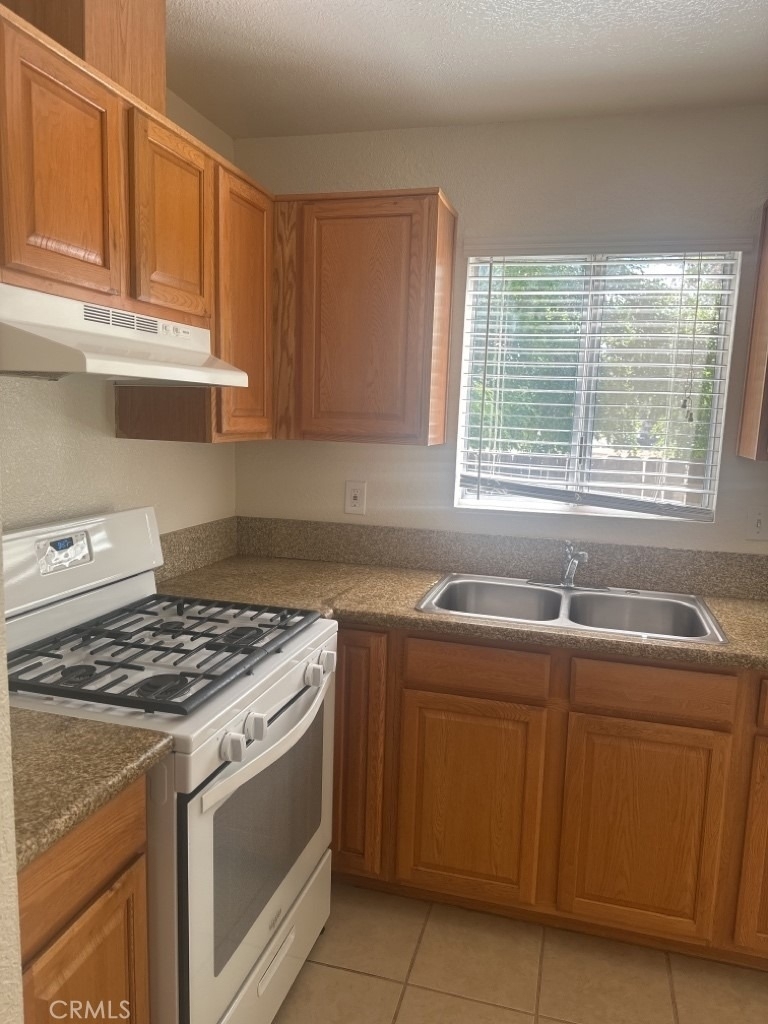 16784 Sultana Street - Photo 6