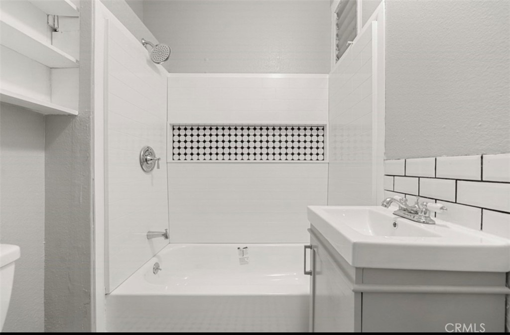 2121 James M Wood Boulevard - Photo 9