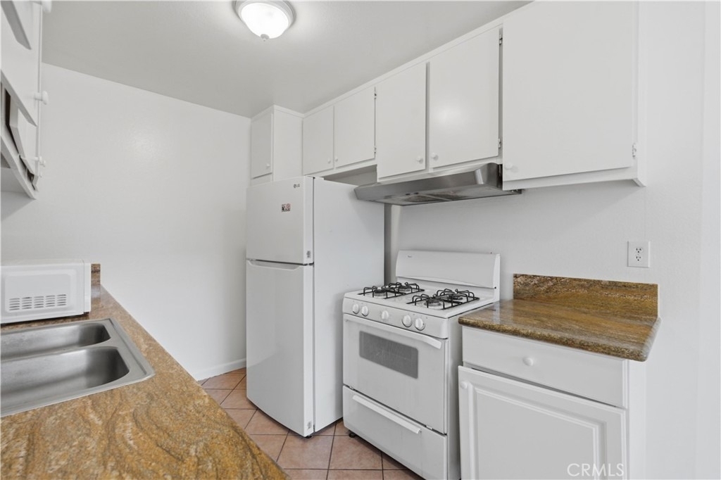 1250 S Brookhurst Street - Photo 11