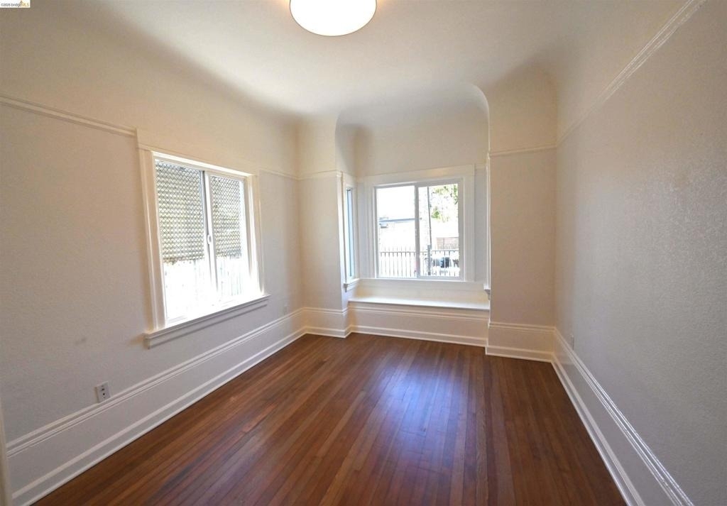685 37th Street - Photo 2