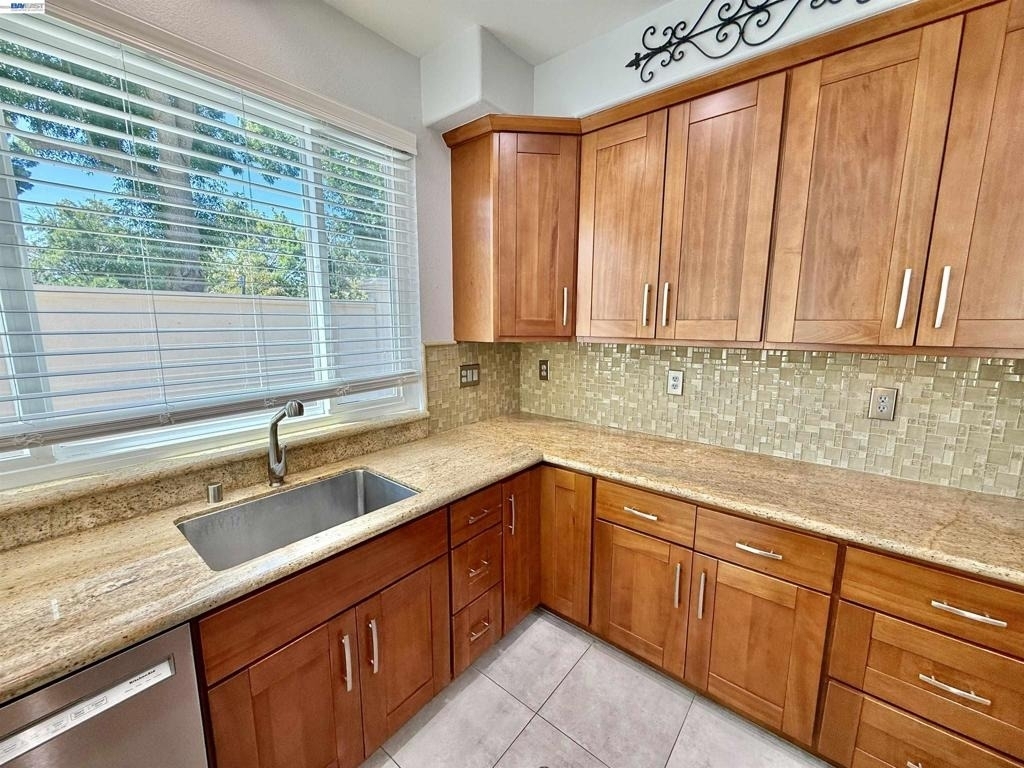 4238 Diavila Ave - Photo 18