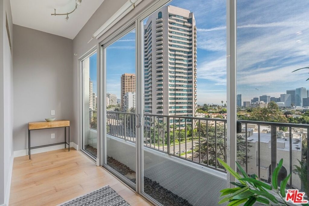 10501 Wilshire Boulevard - Photo 10
