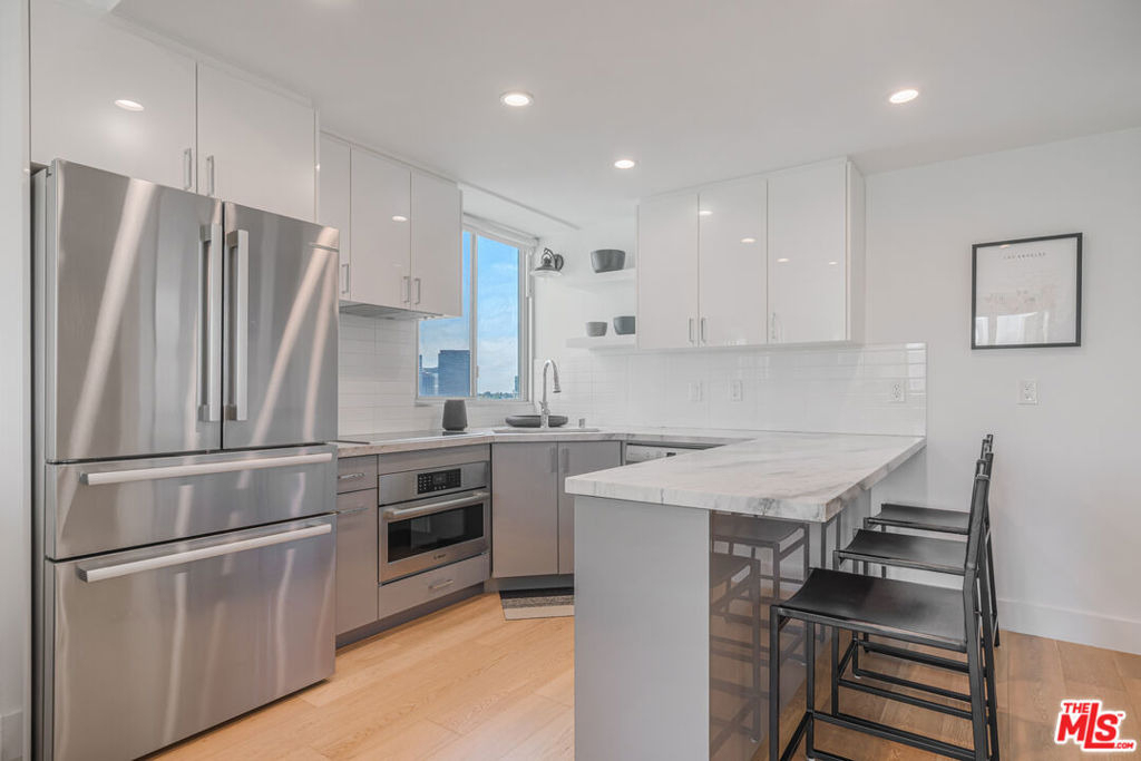 10501 Wilshire Boulevard - Photo 2