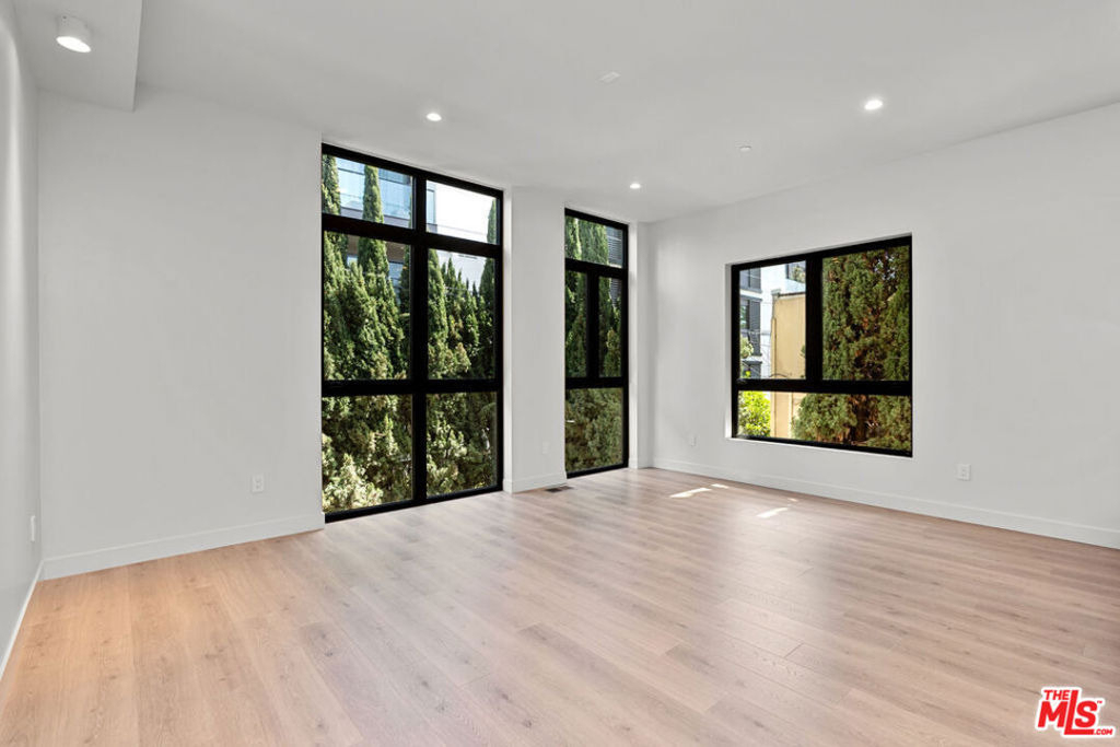 428 Arnaz Drive - Photo 9