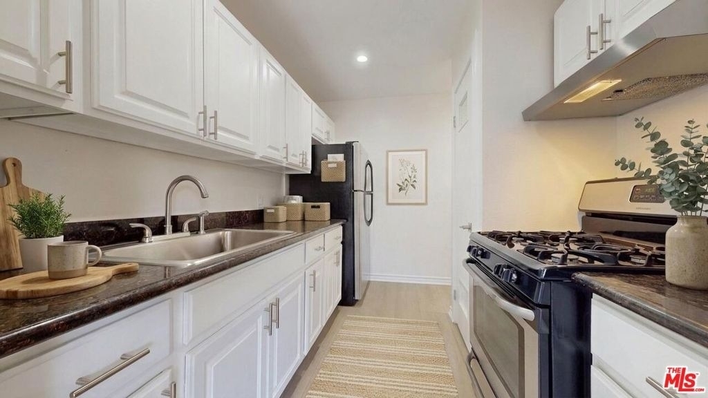 738 New Hampshire Avenue - Photo 3