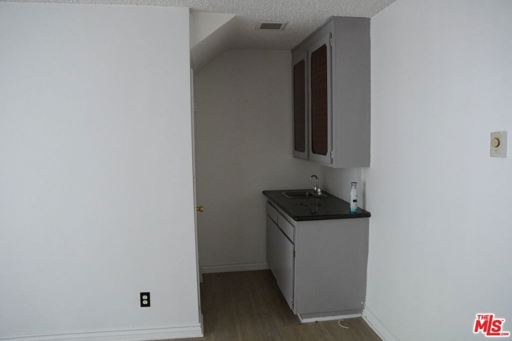 912 Hilldale - Photo 6