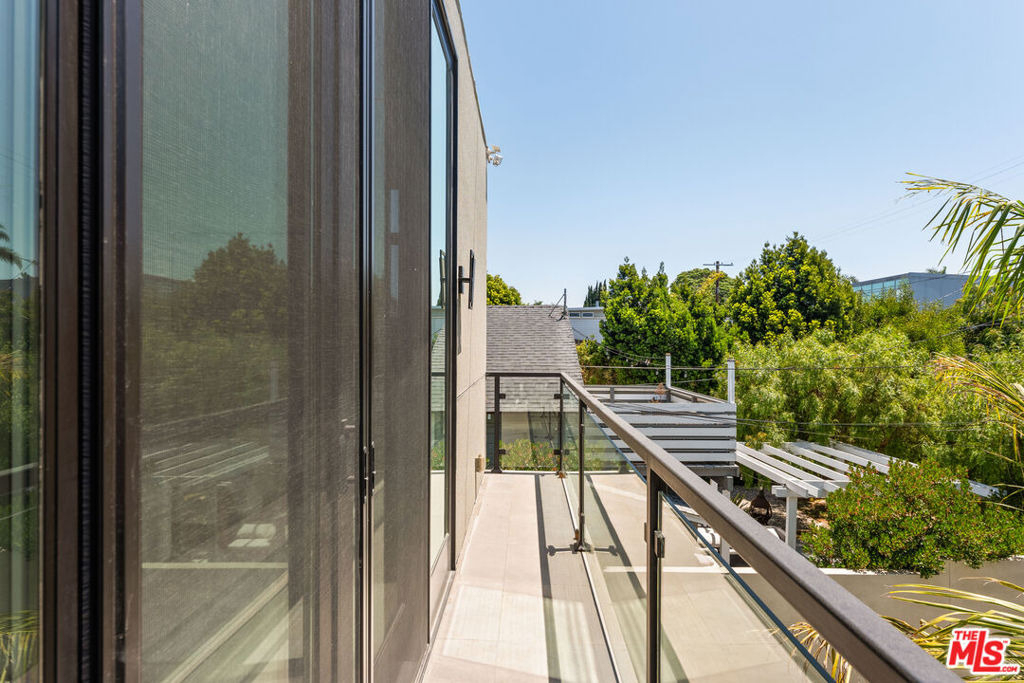732 Indiana Avenue - Photo 5