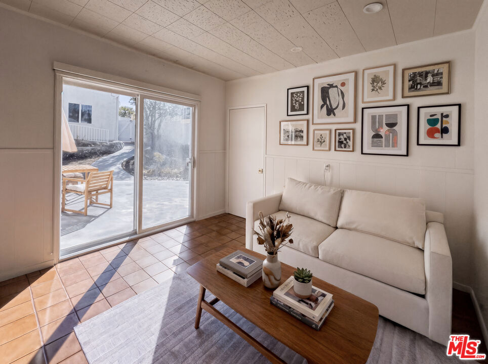 1903 Holmby Avenue - Photo 12
