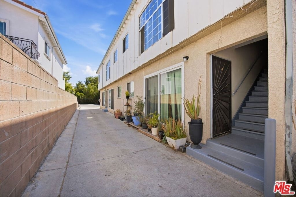 4841 W 18th Street - Photo 3