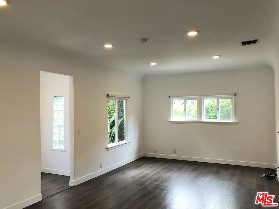 8538 W West Knoll Drive - Photo 4