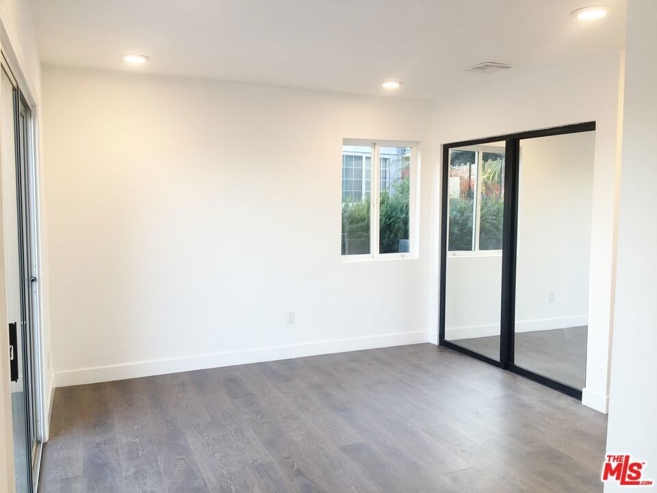 8538 W West Knoll Drive - Photo 10