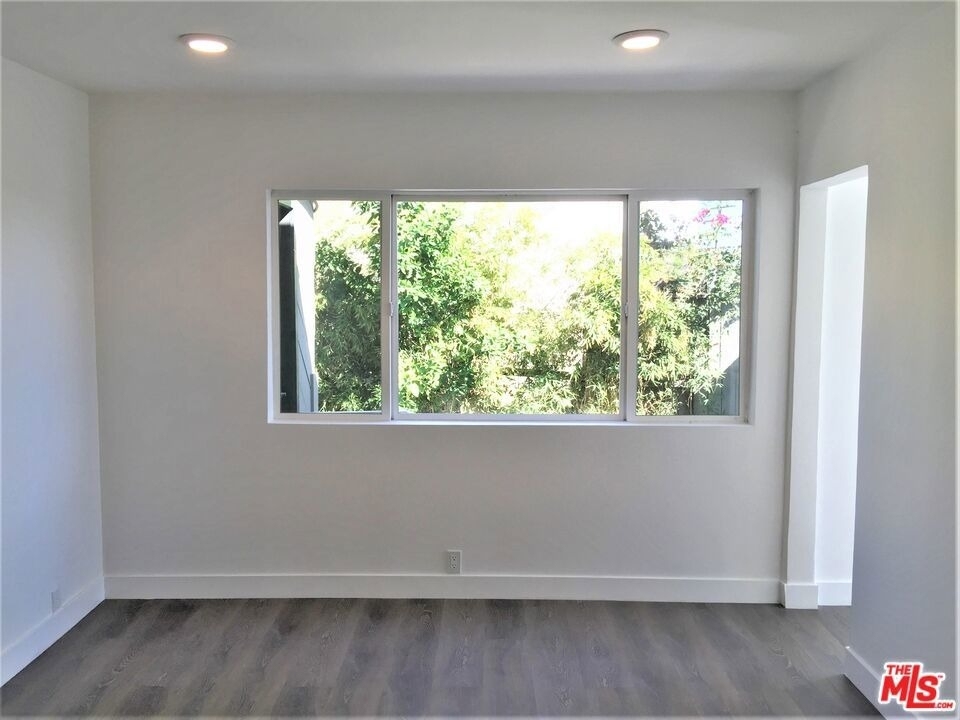 8538 W West Knoll Drive - Photo 13