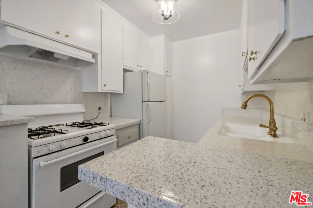 1216 N Detroit Street - Photo 4