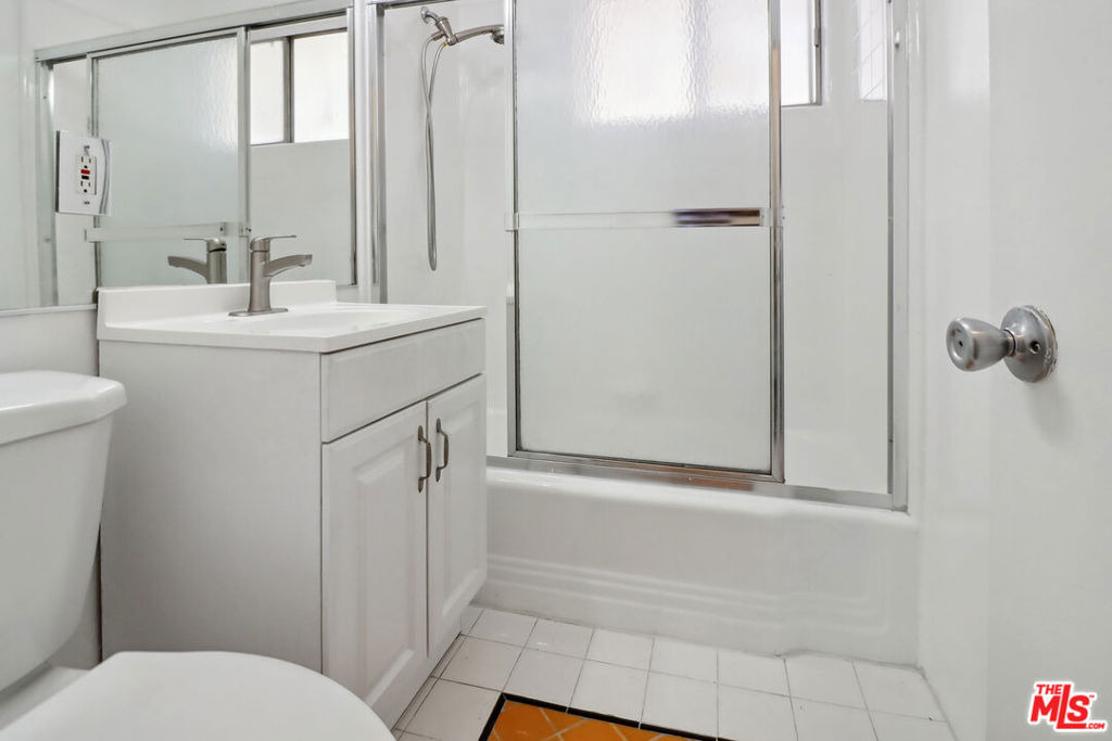 1216 N Detroit Street - Photo 8