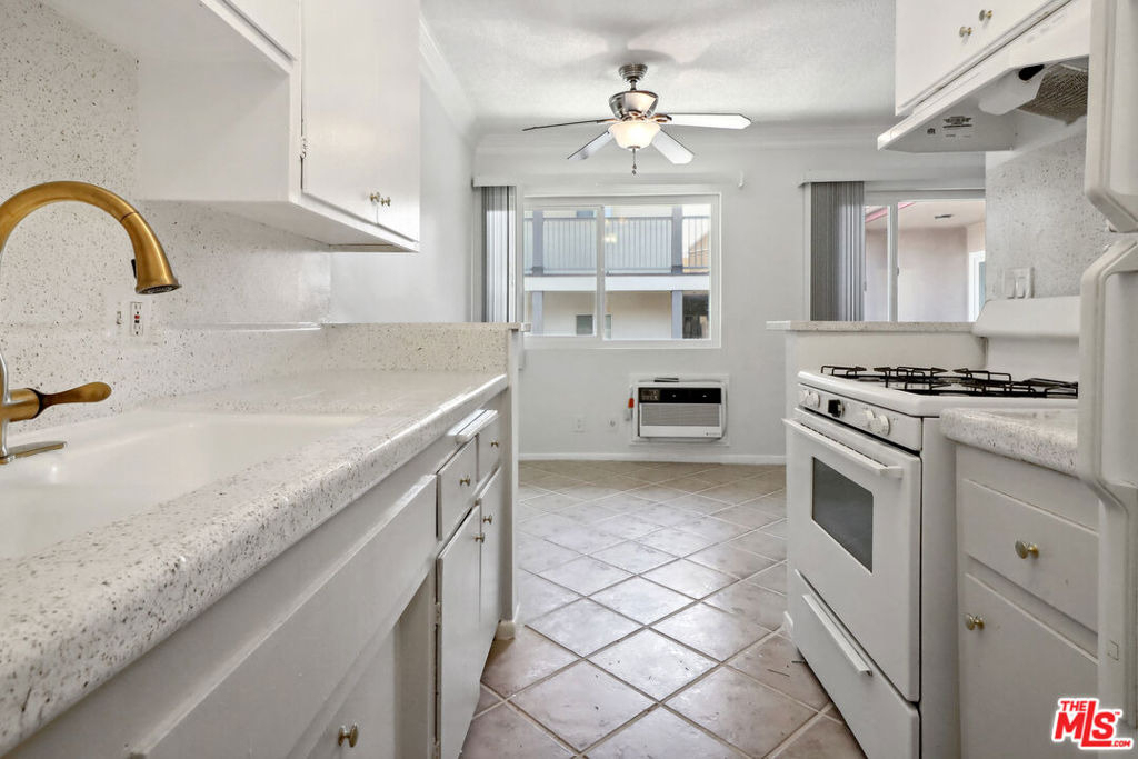 1216 N Detroit Street - Photo 2