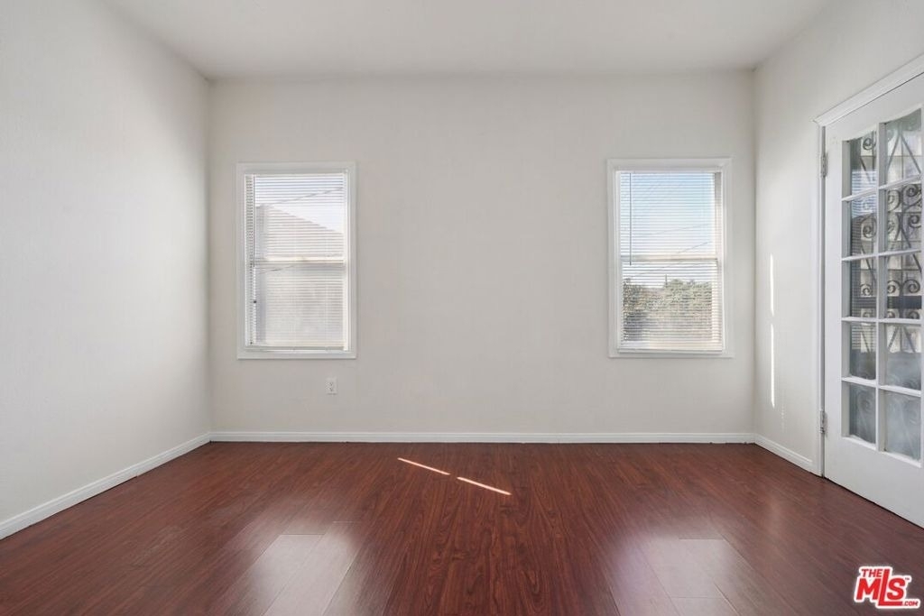 1464 3/4 W 35th Place - Photo 9