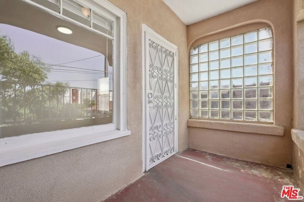 1464 3/4 W 35th Place - Photo 11
