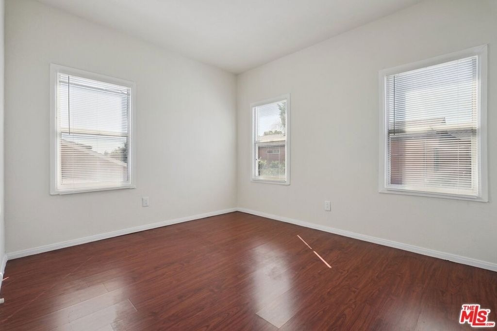 1464 3/4 W 35th Place - Photo 18