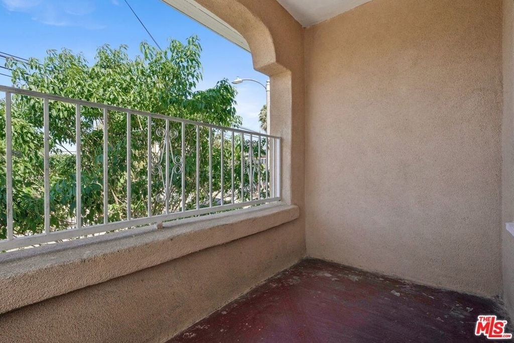 1464 3/4 W 35th Place - Photo 10