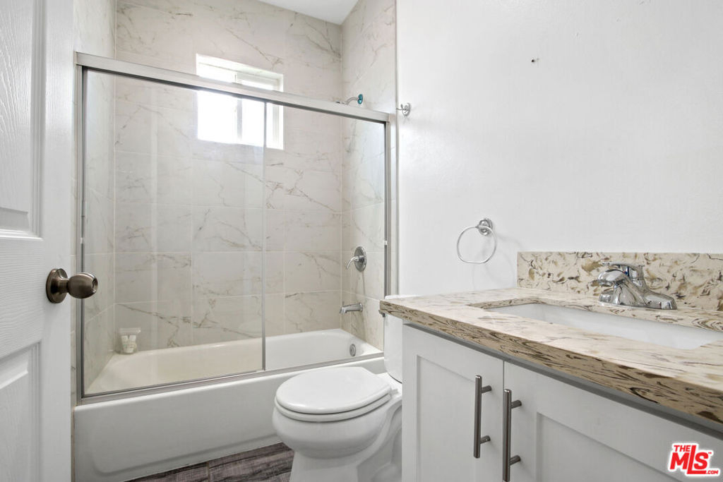 1805 S New England Street - Photo 6