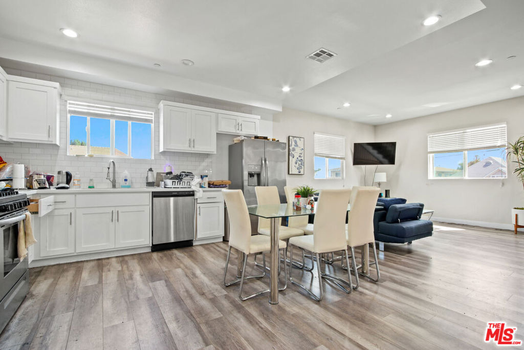 1805 S New England Street - Photo 5