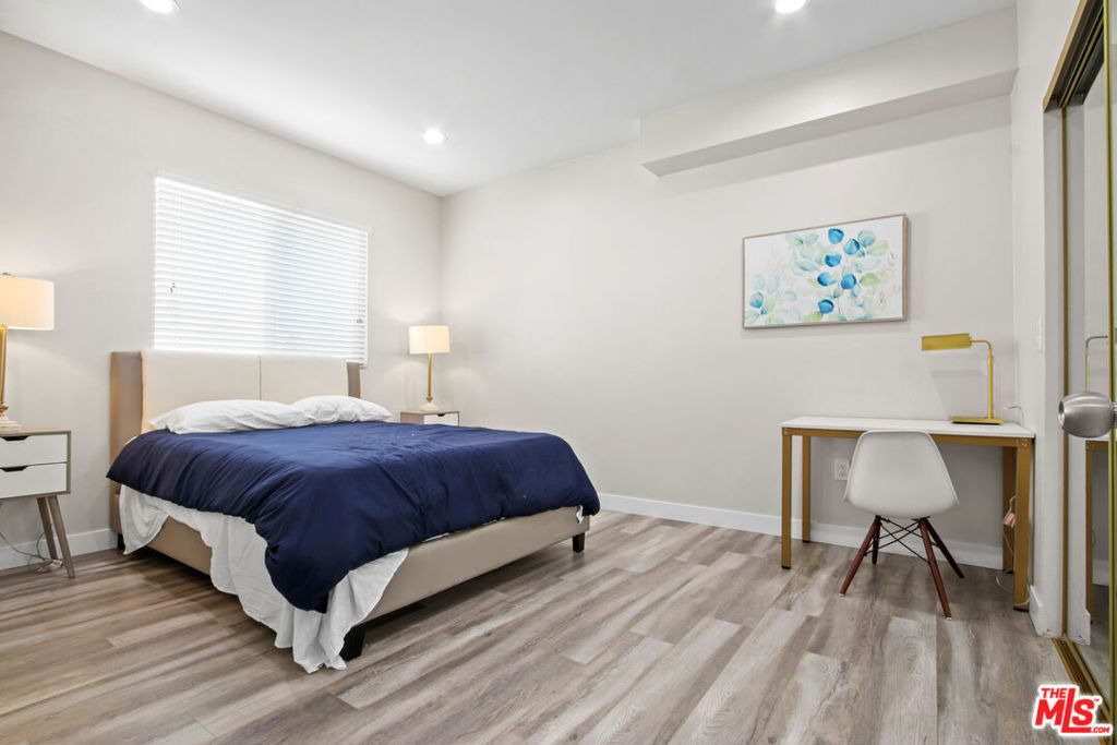 1805 S New England Street - Photo 9