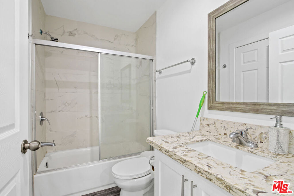 1805 S New England Street - Photo 8