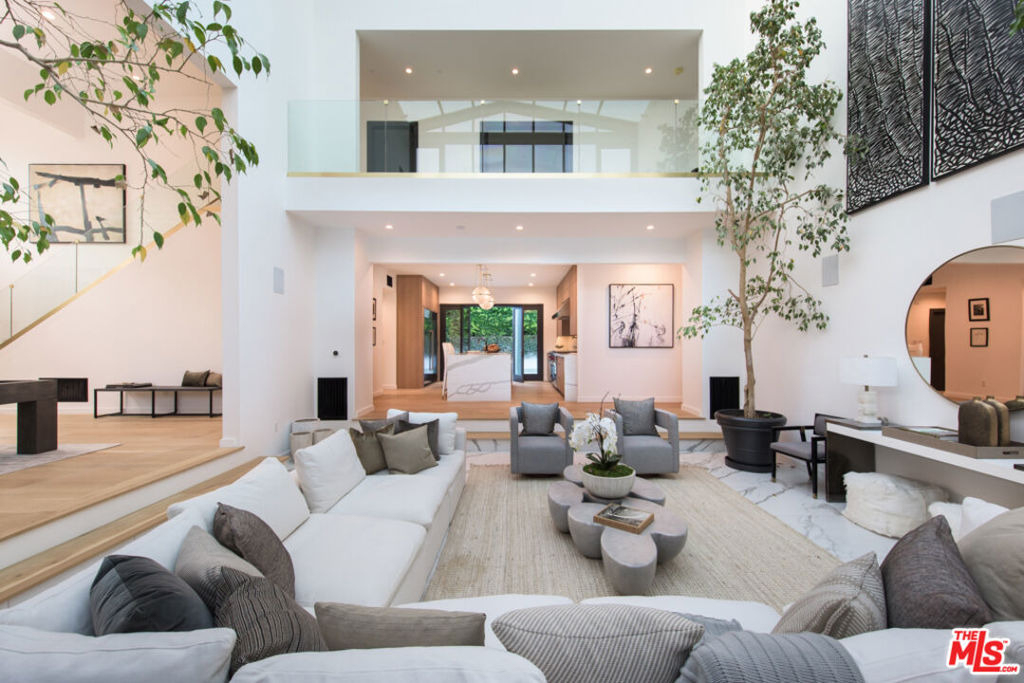 1378 N Doheny Drive - Photo 2