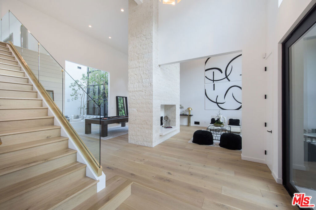1378 N Doheny Drive - Photo 4