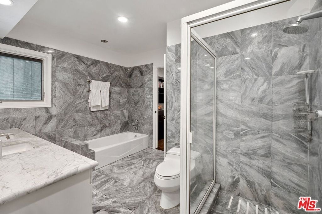 105 N Glenroy Avenue - Photo 20