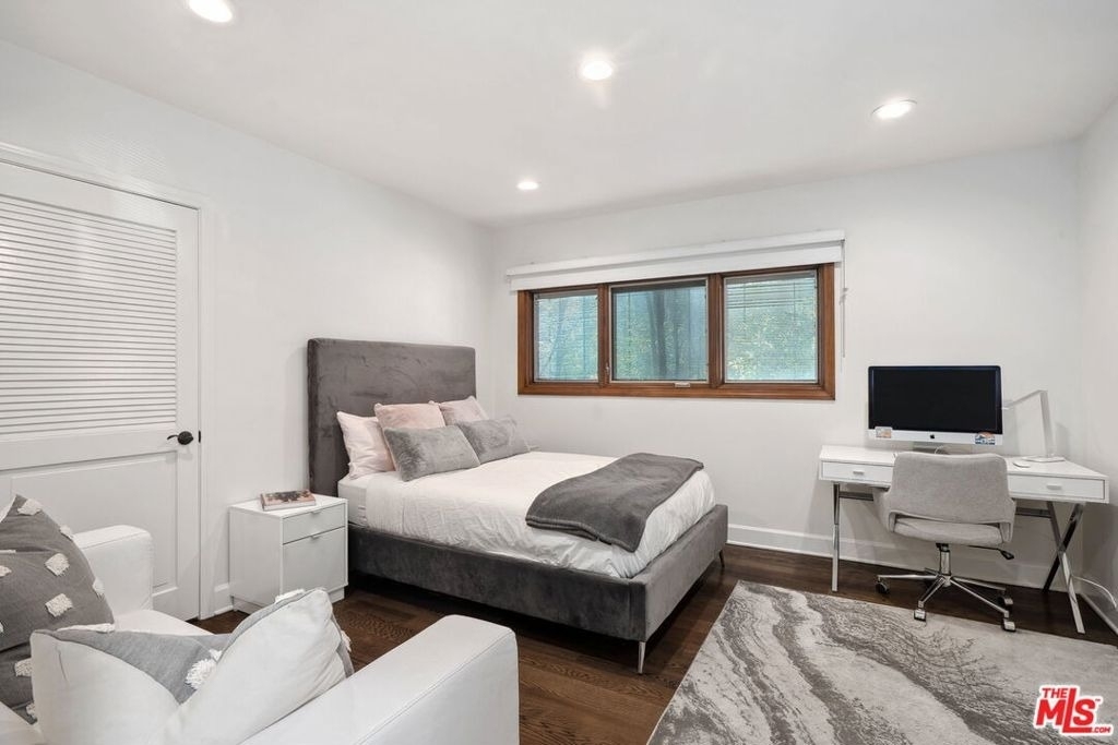 105 N Glenroy Avenue - Photo 19