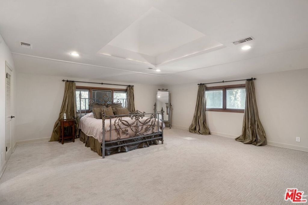 105 N Glenroy Avenue - Photo 17