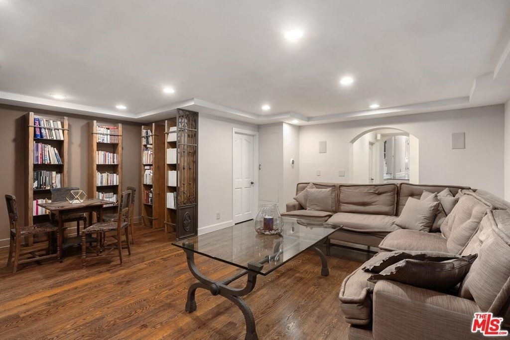 105 N Glenroy Avenue - Photo 15