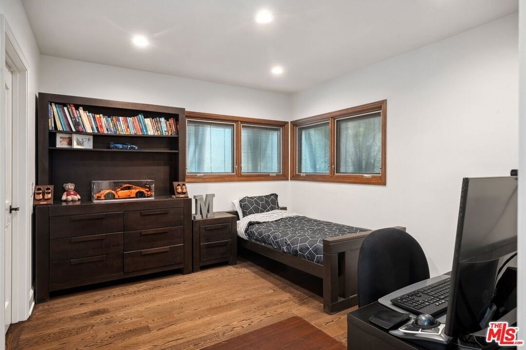 105 N Glenroy Avenue - Photo 21