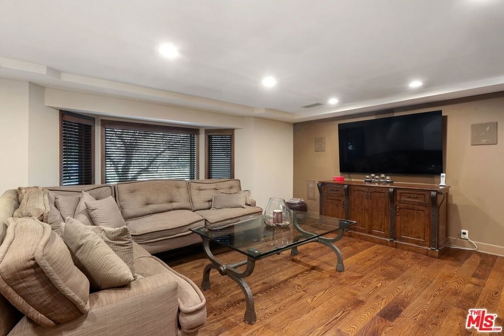 105 N Glenroy Avenue - Photo 14