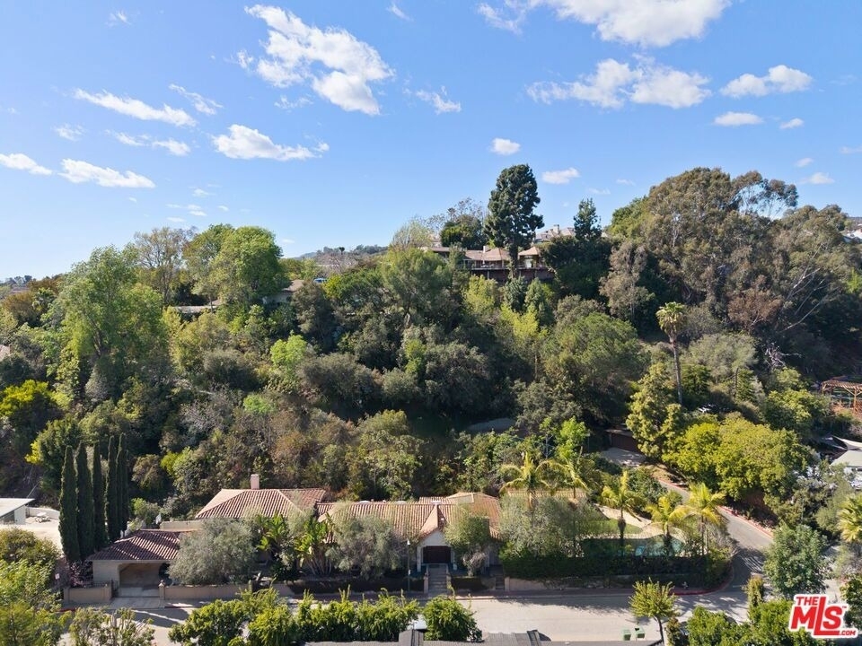 105 N Glenroy Avenue - Photo 2