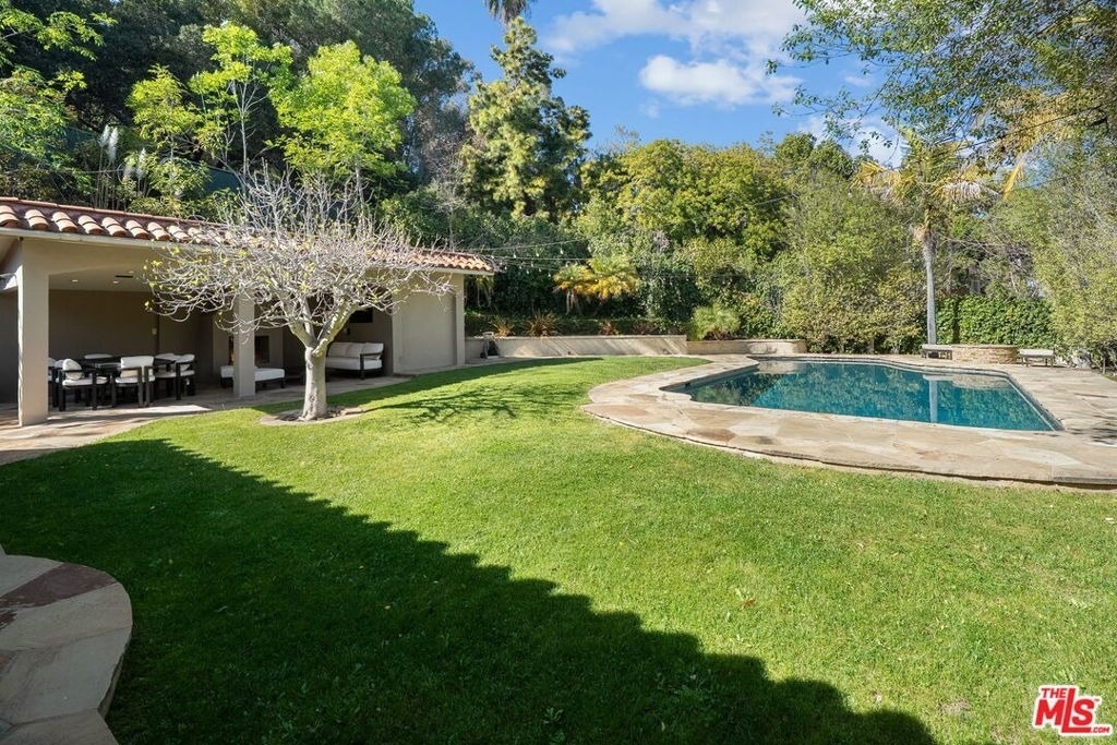 105 N Glenroy Avenue - Photo 1