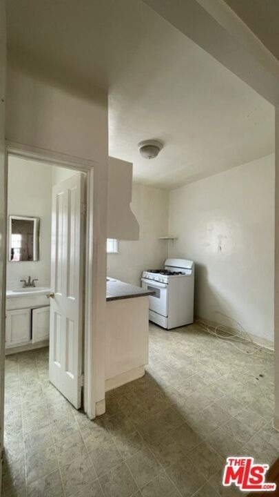 1159 S Westmoreland Avenue - Photo 4