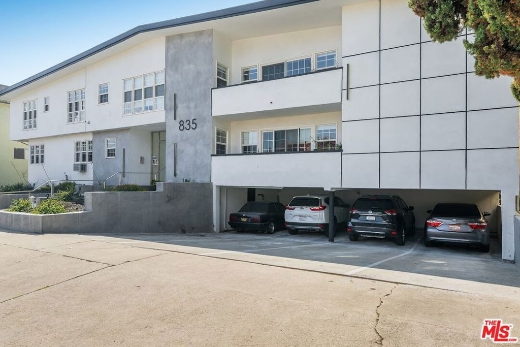 835 S Sherbourne Drive - Photo 11