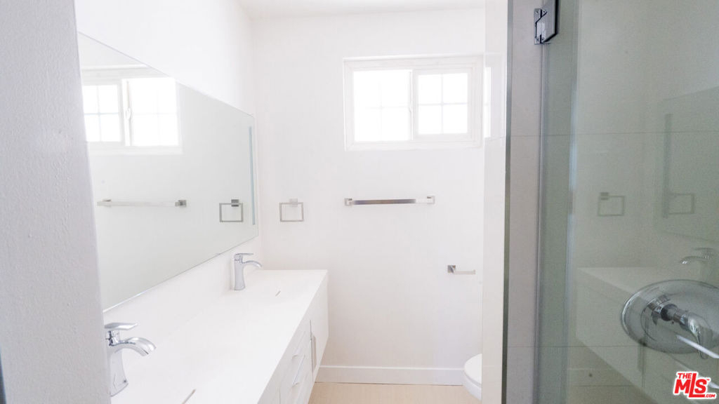 835 S Sherbourne Drive - Photo 4