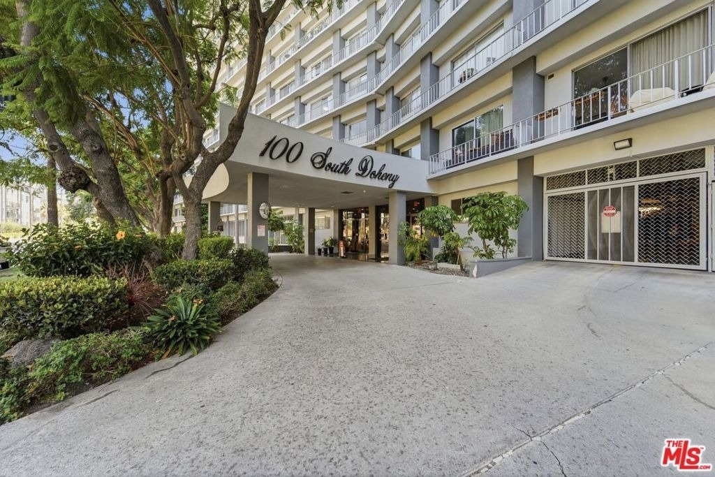 100 S Doheny Drive - Photo 0