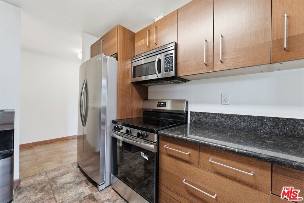 100 S Doheny Drive - Photo 15