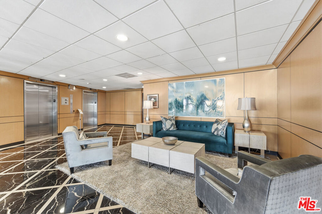 100 S Doheny Drive - Photo 3