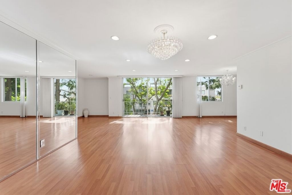 100 S Doheny Drive - Photo 17