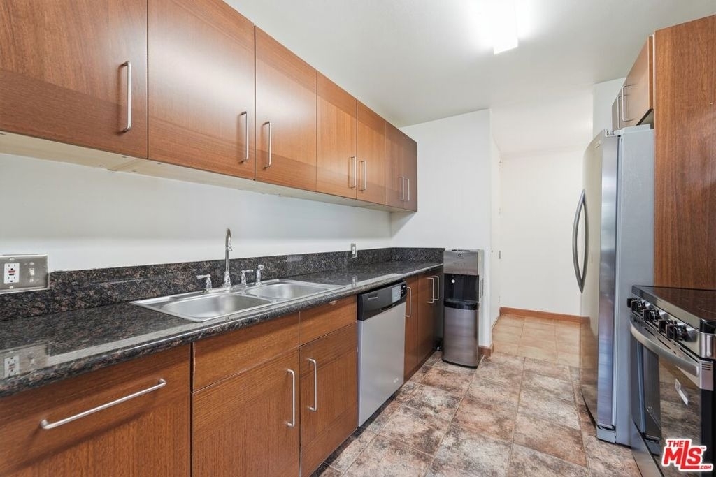 100 S Doheny Drive - Photo 14